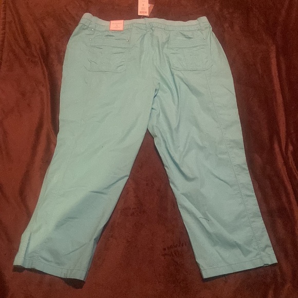 NWT Chicos ‘the ultimate fit’ crop pants (3) - Picture 5 of 7